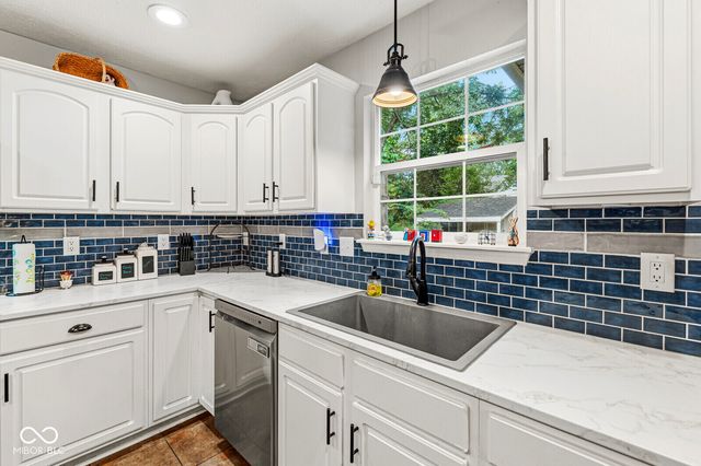 649 Weeping Way Lane, Avon, IN 46123