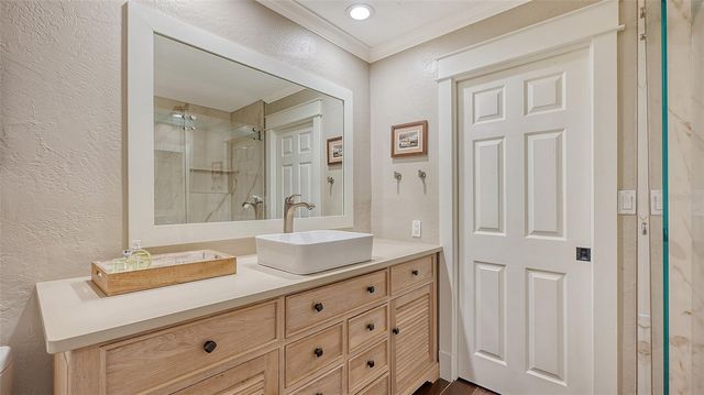 5165 SANDY COVE AVENUE, Siesta Key, FL 34242