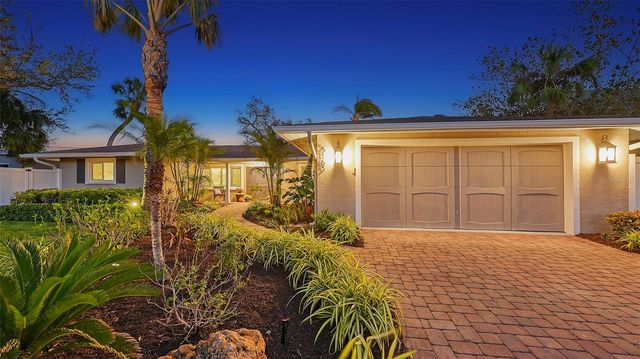 5165 SANDY COVE AVENUE, Siesta Key, FL 34242