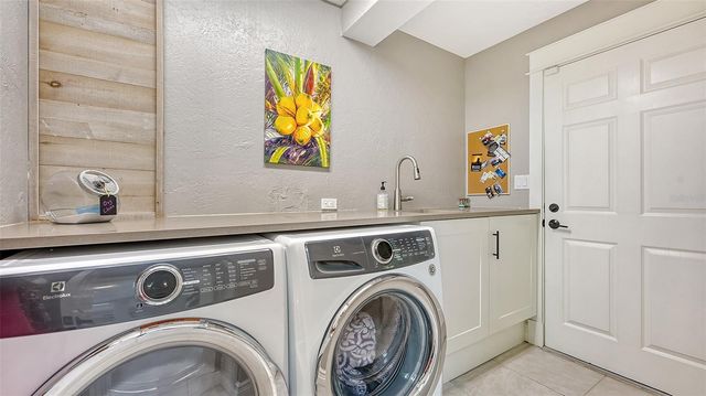 5165 SANDY COVE AVENUE, Siesta Key, FL 34242