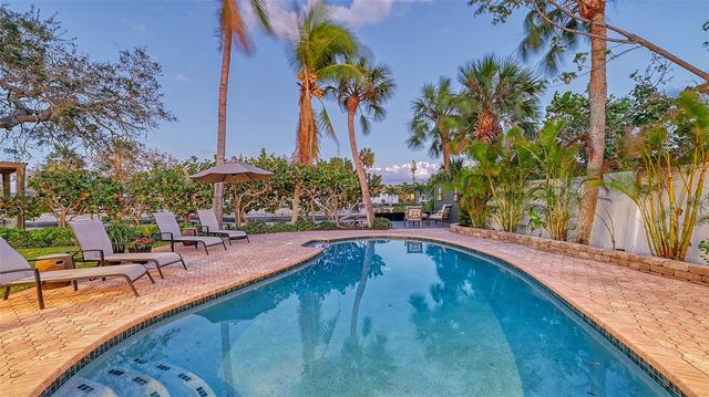 5165 SANDY COVE AVENUE, Siesta Key, FL 34242
