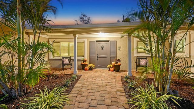 5165 SANDY COVE AVENUE, Siesta Key, FL 34242