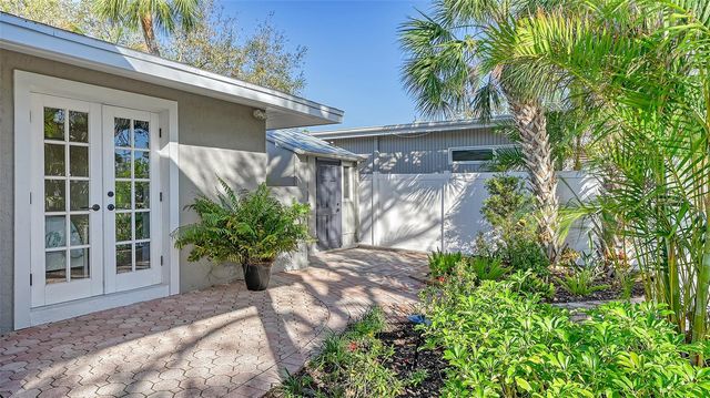 5165 SANDY COVE AVENUE, Siesta Key, FL 34242