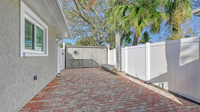 5165 SANDY COVE AVENUE, Siesta Key, FL 34242