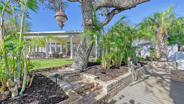 5165 SANDY COVE AVENUE, Siesta Key, FL 34242