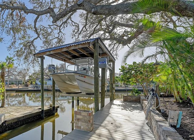 5165 SANDY COVE AVENUE, Siesta Key, FL 34242