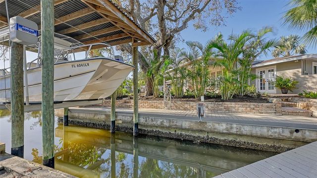 5165 SANDY COVE AVENUE, Siesta Key, FL 34242