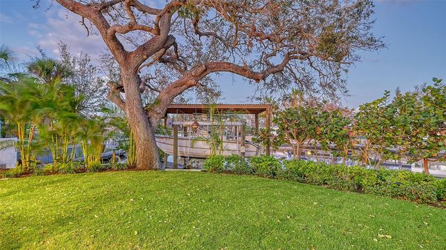 5165 SANDY COVE AVENUE, Siesta Key, FL 34242