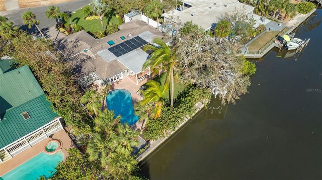 5165 SANDY COVE AVENUE, Siesta Key, FL 34242