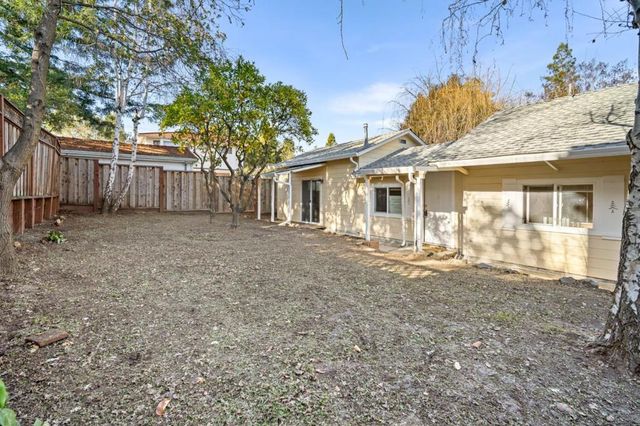 2066 Sterling Avenue, Menlo Park, CA 94025