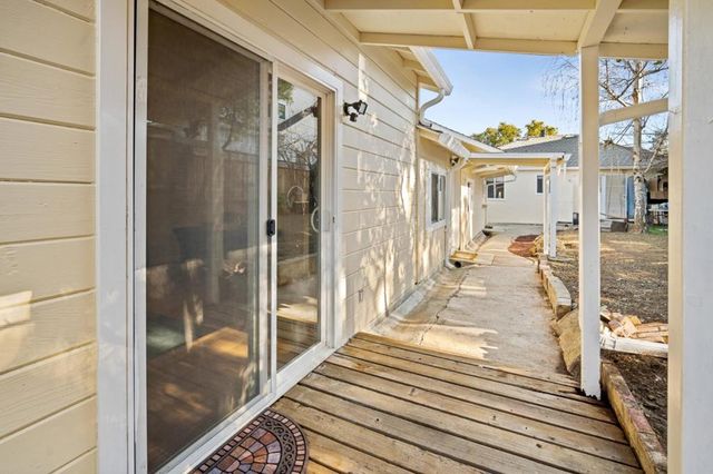 2066 Sterling Avenue, Menlo Park, CA 94025