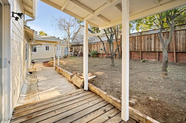 2066 Sterling Avenue, Menlo Park, CA 94025