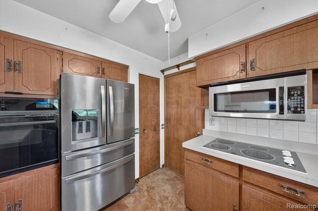 32533 Nestlewood Street, Farmington, MI 48334