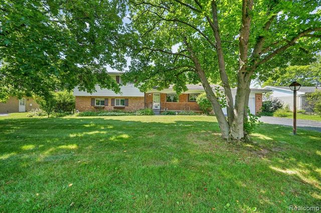 32533 Nestlewood Street, Farmington, MI 48334