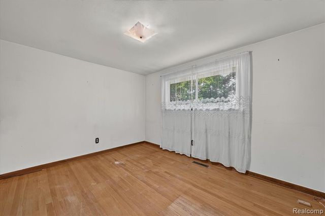 32533 Nestlewood Street, Farmington, MI 48334