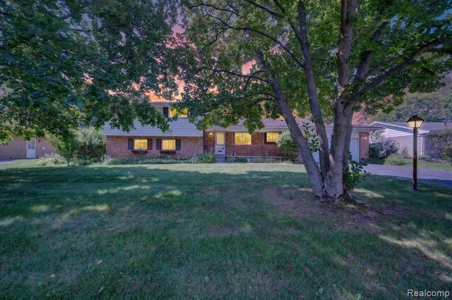 32533 Nestlewood Street, Farmington, MI 48334