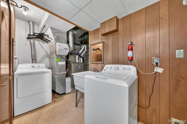 32533 Nestlewood Street, Farmington, MI 48334
