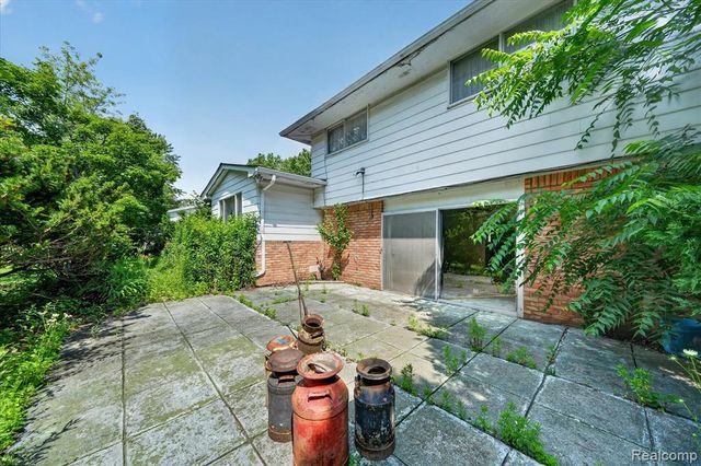 32533 Nestlewood Street, Farmington, MI 48334