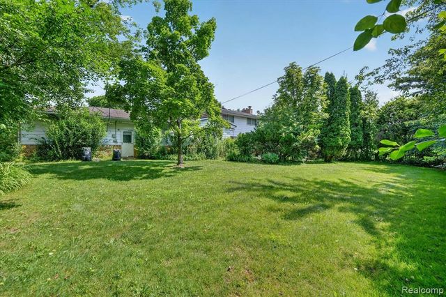 32533 Nestlewood Street, Farmington, MI 48334