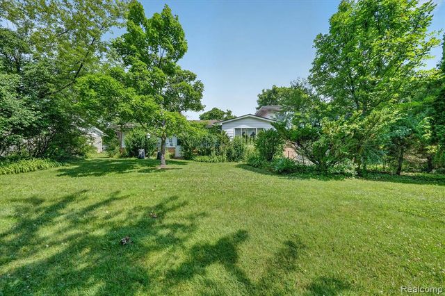32533 Nestlewood Street, Farmington, MI 48334