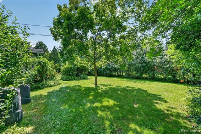 32533 Nestlewood Street, Farmington, MI 48334