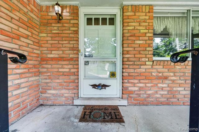 32533 Nestlewood Street, Farmington, MI 48334