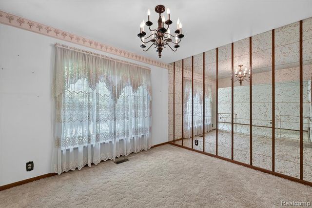 32533 Nestlewood Street, Farmington, MI 48334