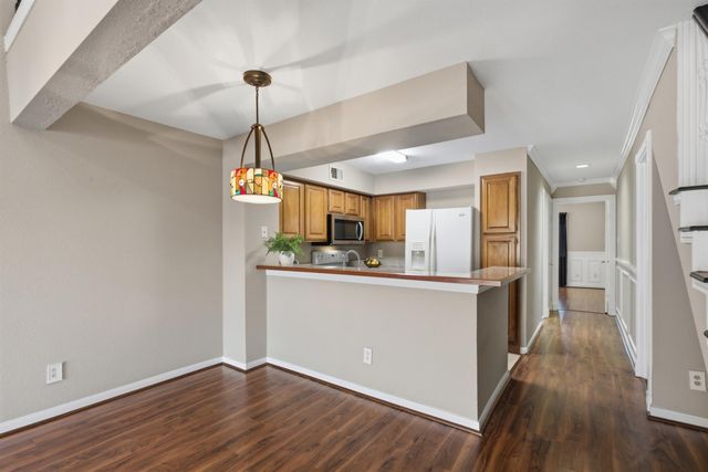 2425 Holly Hall Street 100, Houston, TX 77054