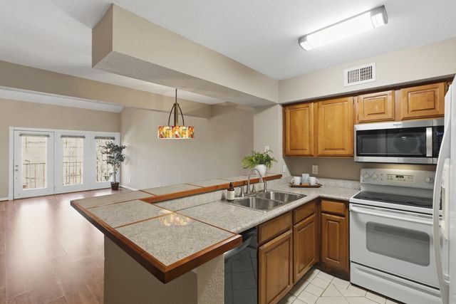 2425 Holly Hall Street 100, Houston, TX 77054