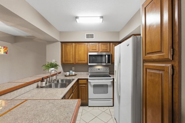 2425 Holly Hall Street 100, Houston, TX 77054