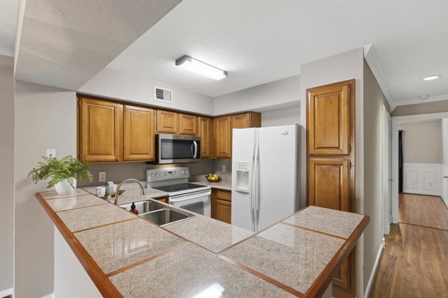 2425 Holly Hall Street 100, Houston, TX 77054