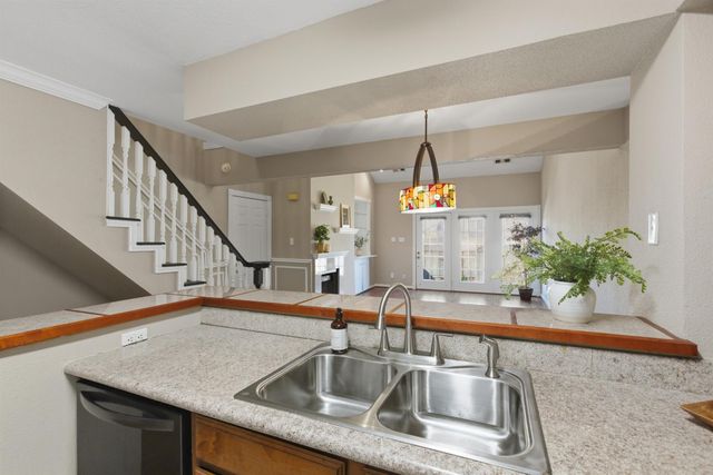 2425 Holly Hall Street 100, Houston, TX 77054