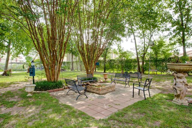 2425 Holly Hall Street 100, Houston, TX 77054