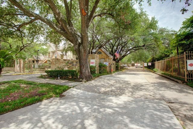 2425 Holly Hall Street 100, Houston, TX 77054