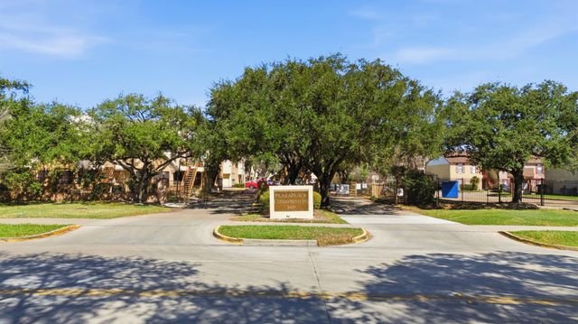 2425 Holly Hall Street 100, Houston, TX 77054