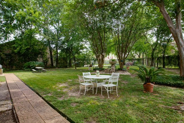 2425 Holly Hall Street 100, Houston, TX 77054