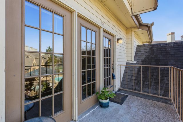 2425 Holly Hall Street 100, Houston, TX 77054