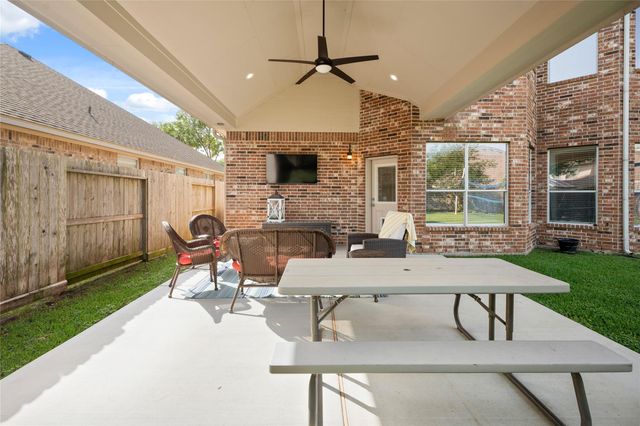 418 Bonnie Bay Court, League City, TX 77573