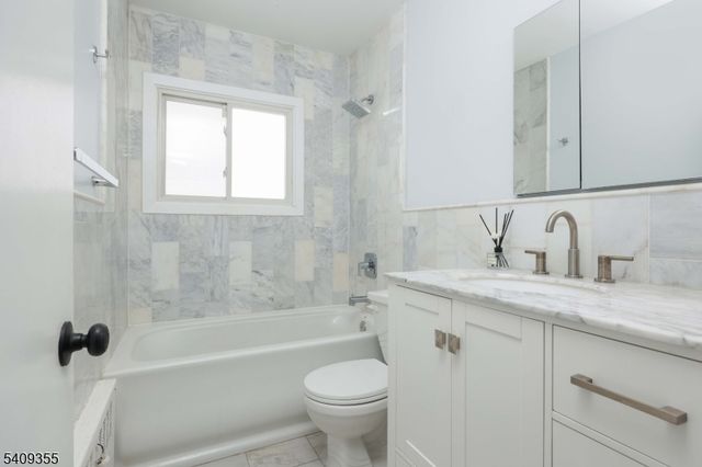 205 West Ln, Clark Twp., NJ 07066