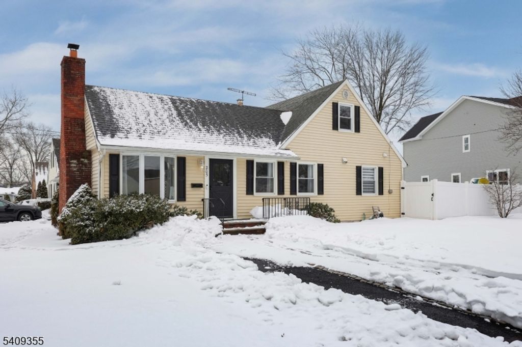 205 West Ln, Clark Twp., NJ 07066