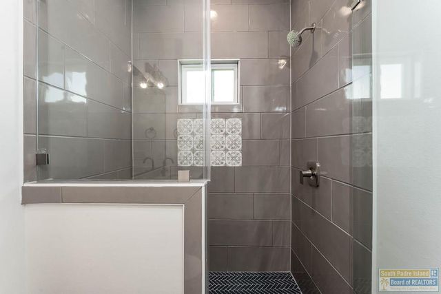 105 Bethpage Dr., Laguna Vista, TX 78578