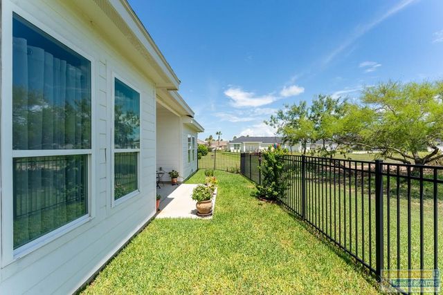 105 Bethpage Dr., Laguna Vista, TX 78578