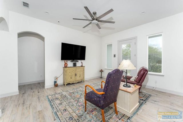 105 Bethpage Dr., Laguna Vista, TX 78578