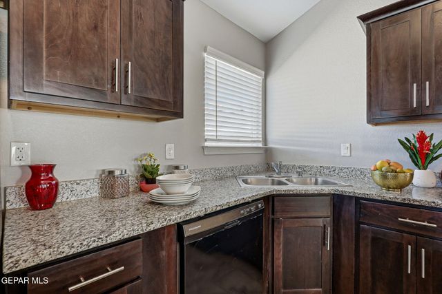 11677 Flor Freesia Drive, Socorro, TX 79927