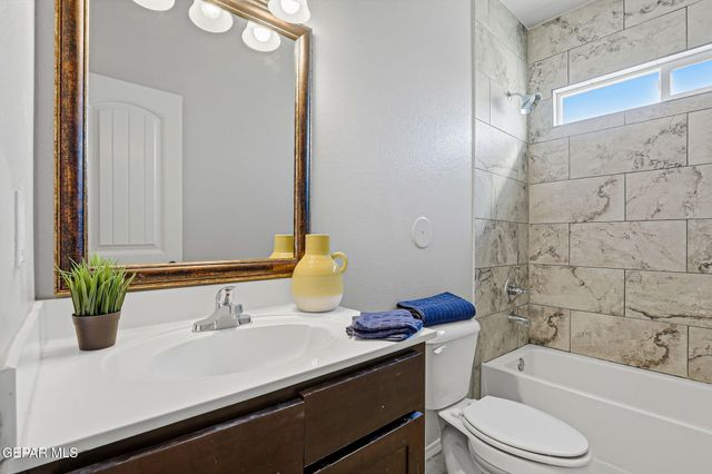 11677 Flor Freesia Drive, Socorro, TX 79927