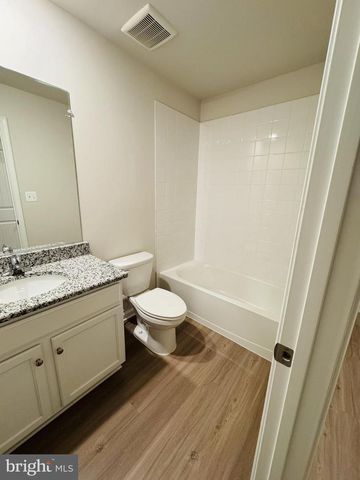 15 BLOOMSBURY ST, Falling Waters, WV 25419
