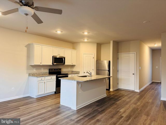 15 BLOOMSBURY ST, Falling Waters, WV 25419