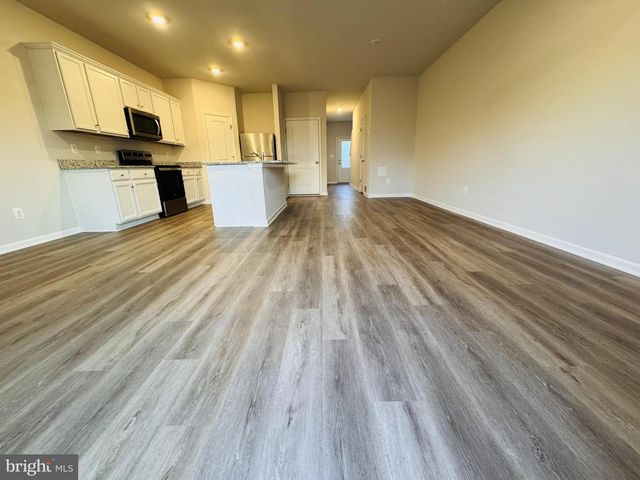15 BLOOMSBURY ST, Falling Waters, WV 25419