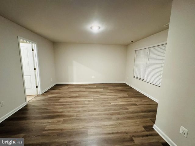 15 BLOOMSBURY ST, Falling Waters, WV 25419