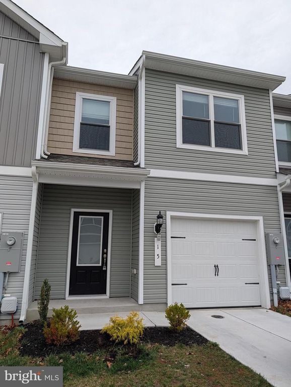 15 BLOOMSBURY ST, Falling Waters, WV 25419